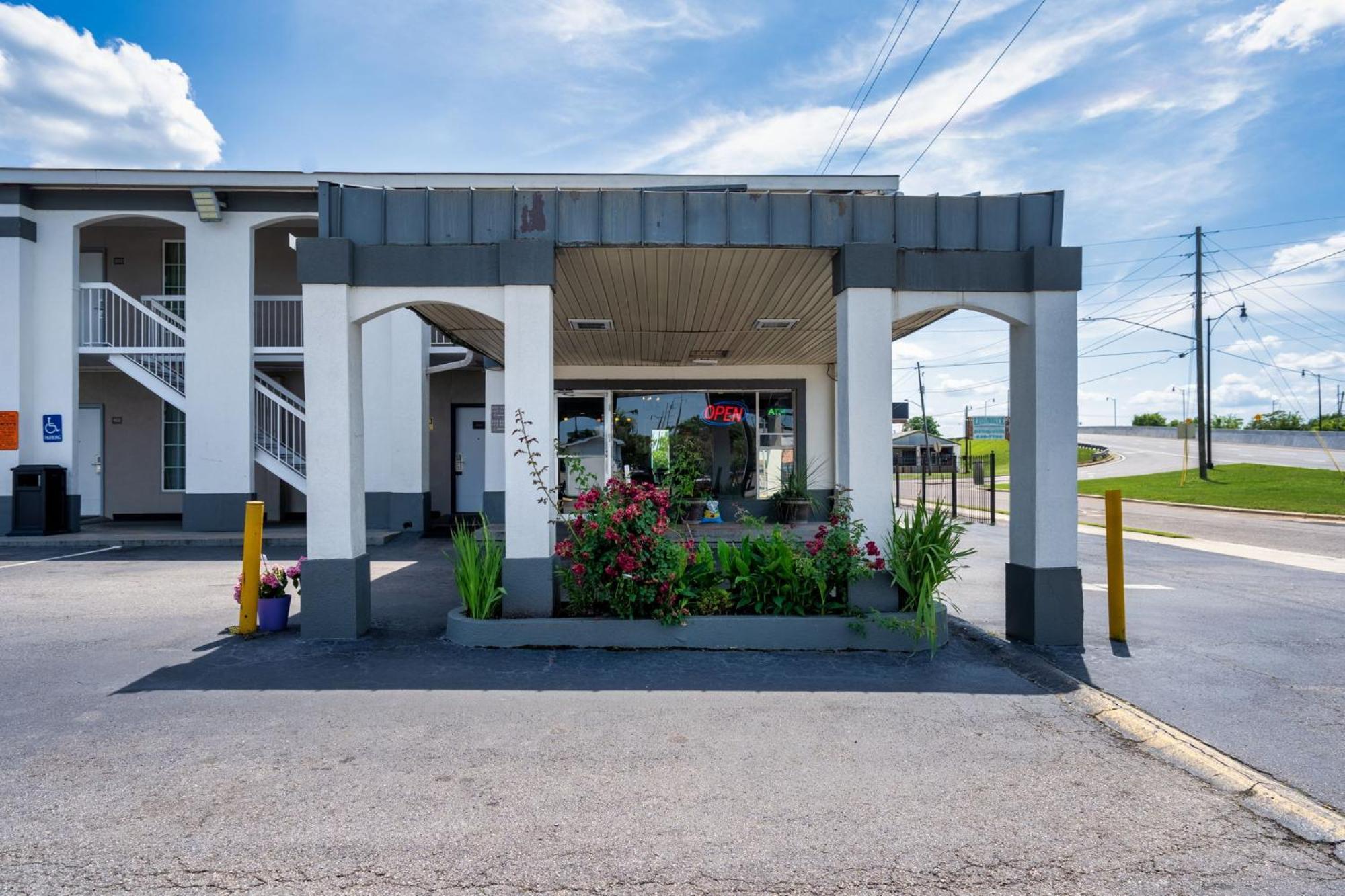 Budgetel Inns & Suites Augusta Downtown 706-945-1238 エクステリア 写真
