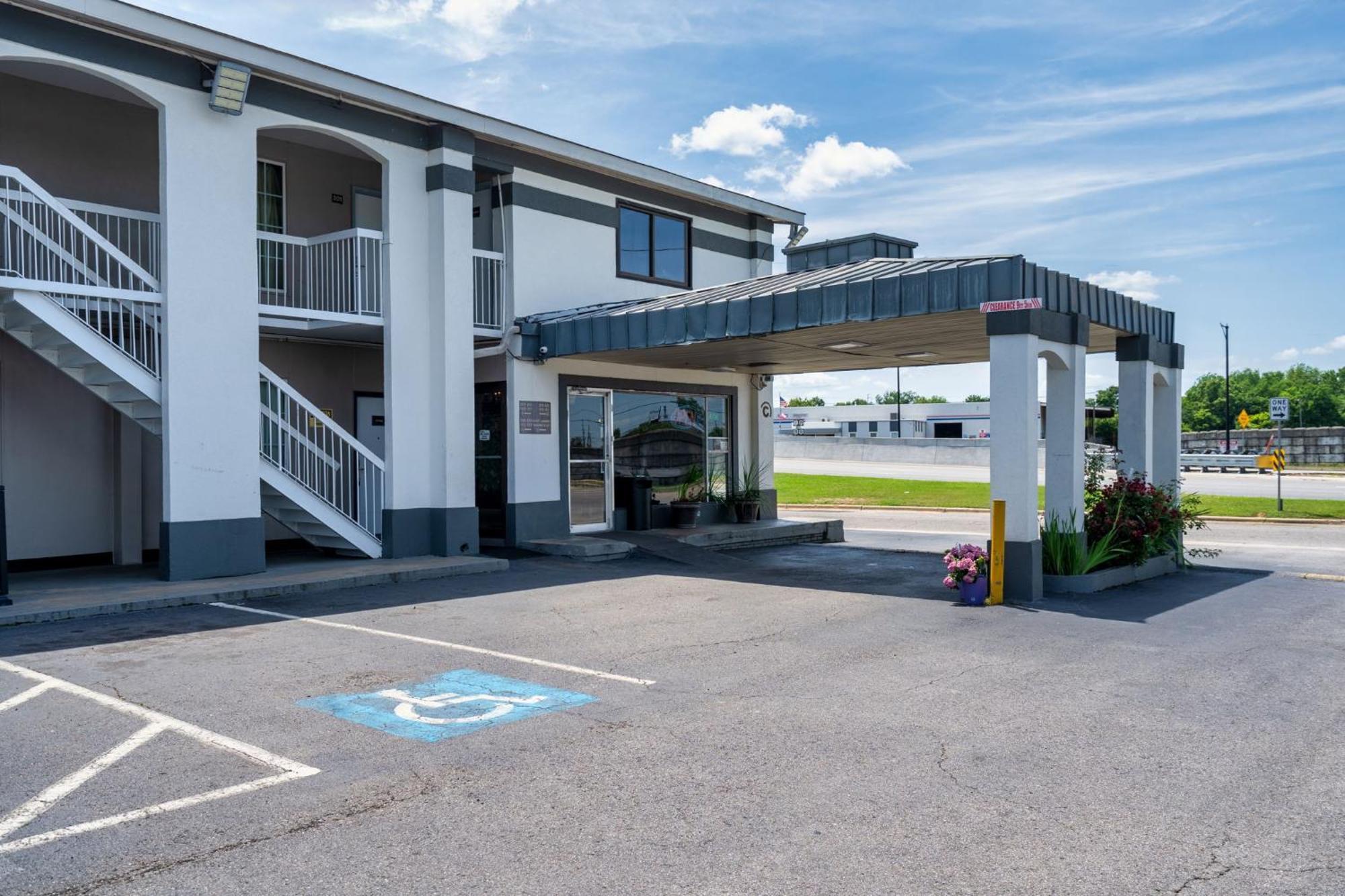 Budgetel Inns & Suites Augusta Downtown 706-945-1238 エクステリア 写真